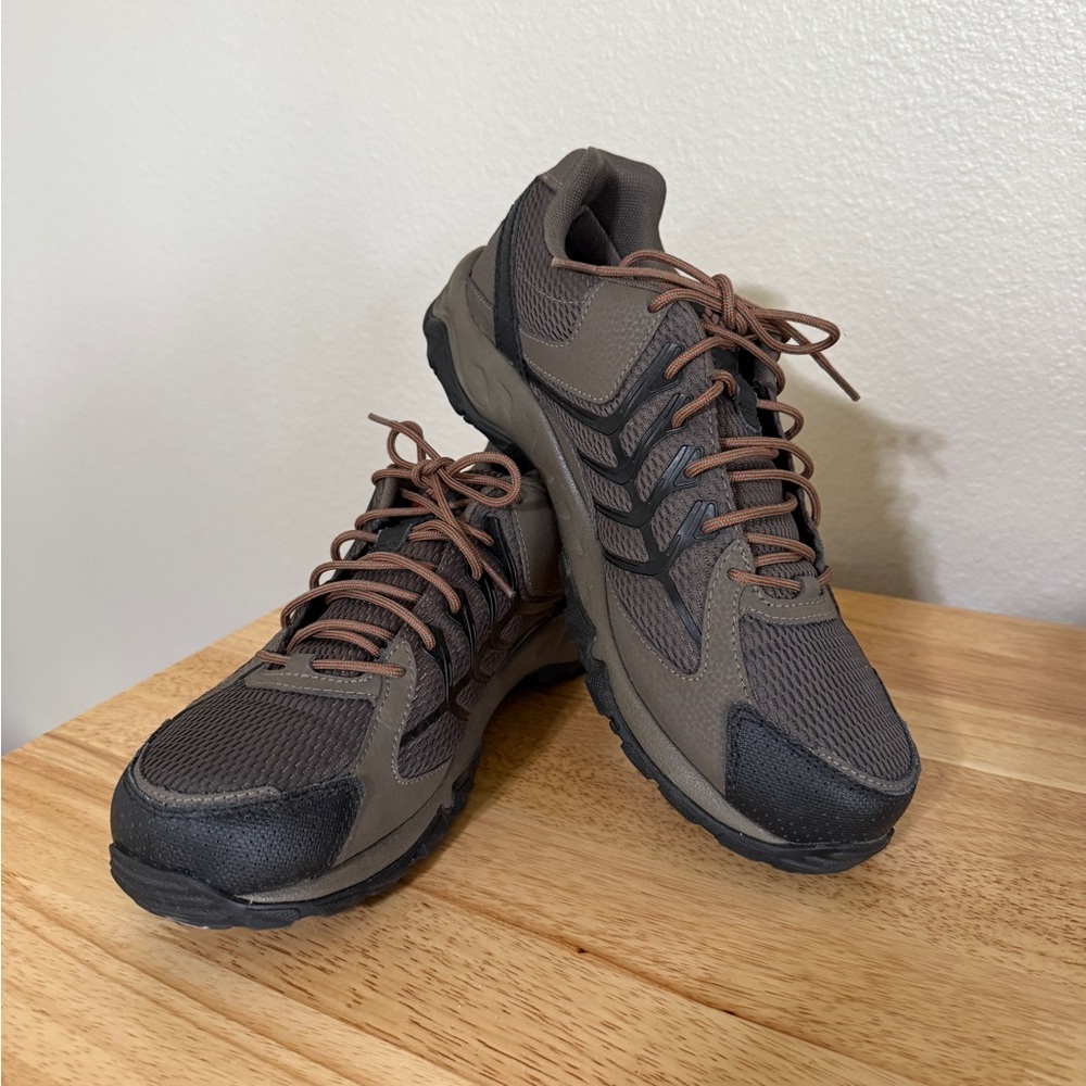 Columbia Men's Brown Trail Waterproof Shoes, Size 11 Wide, Wore One Time